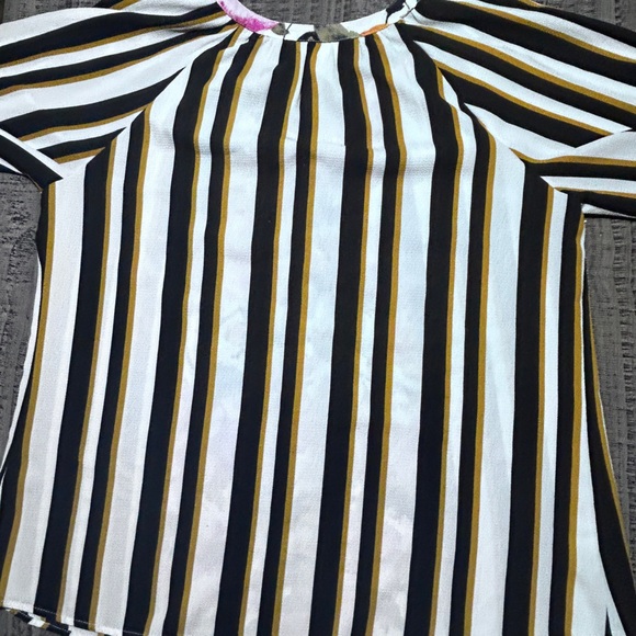 Fig and Flower Multicolor Floral Blouse - Picture 9 of 9